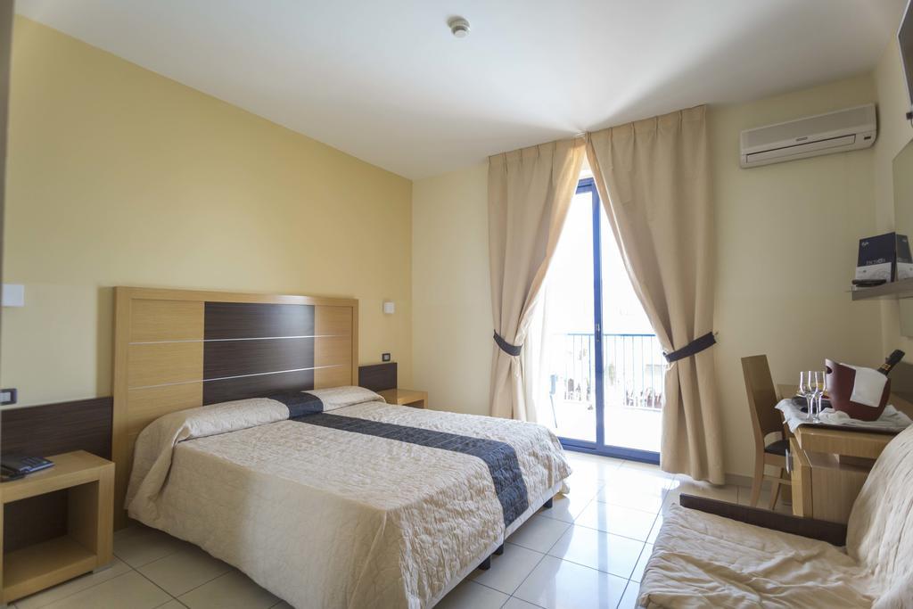 Ticho'S Greenblu Hotel Castellaneta Marina Buitenkant foto