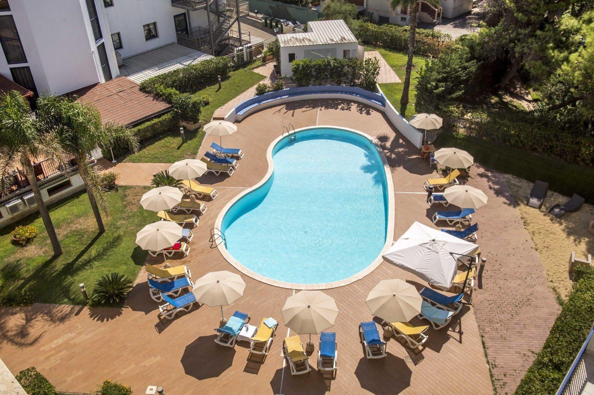 Ticho'S Greenblu Hotel Castellaneta Marina Buitenkant foto